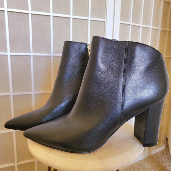 Marc Jacobs Black Zip  Ankle Bootie Women Size US 10M - Picture 1 of 2